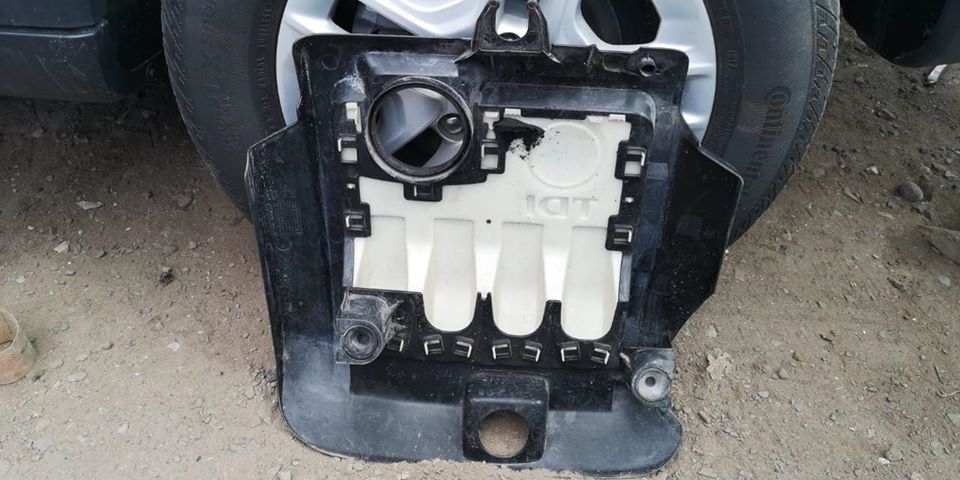 TAPA DE MOTOR VOLKSWAGEN JETTA 2006 AL 2010